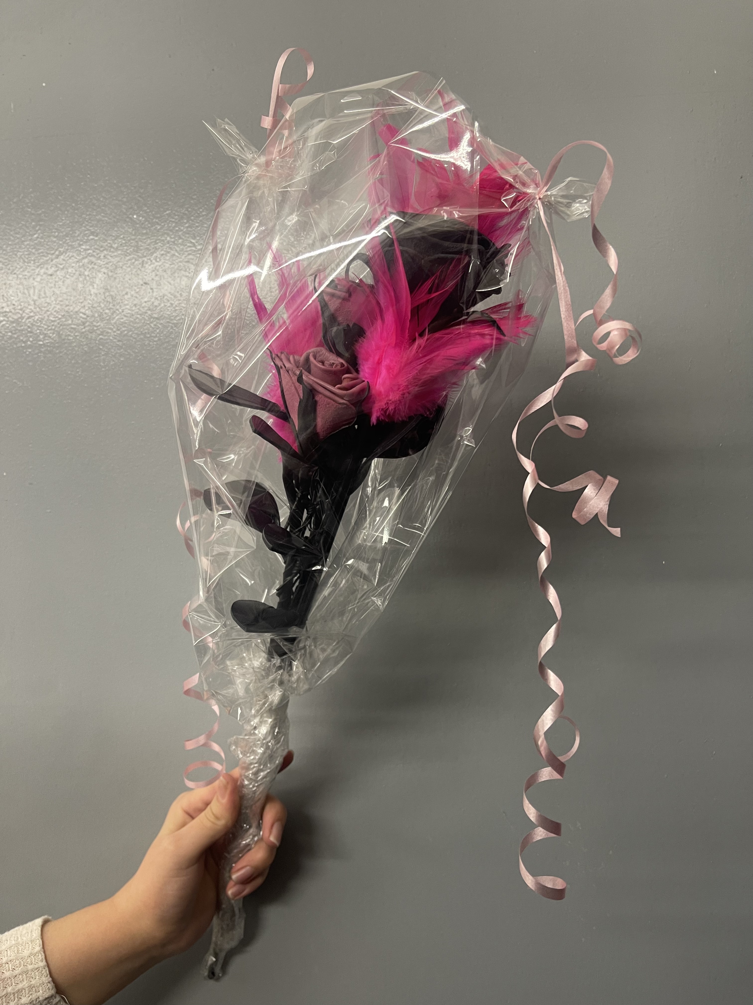 Leder Rose  - Trio mit Federn „Madame“